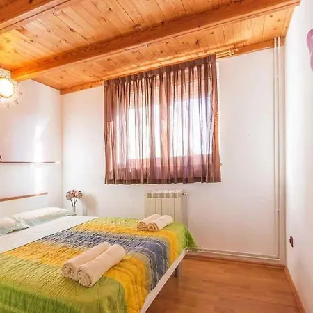 In Pula Istrien 8631 Apartman *